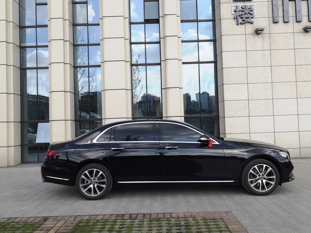 奔馳E300L-立標(biāo)